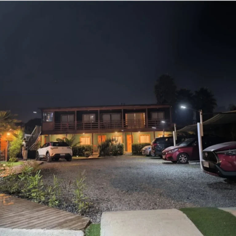 Cabañas y estacionamiento de noche – Spaciomar, cabañas en El Tabo