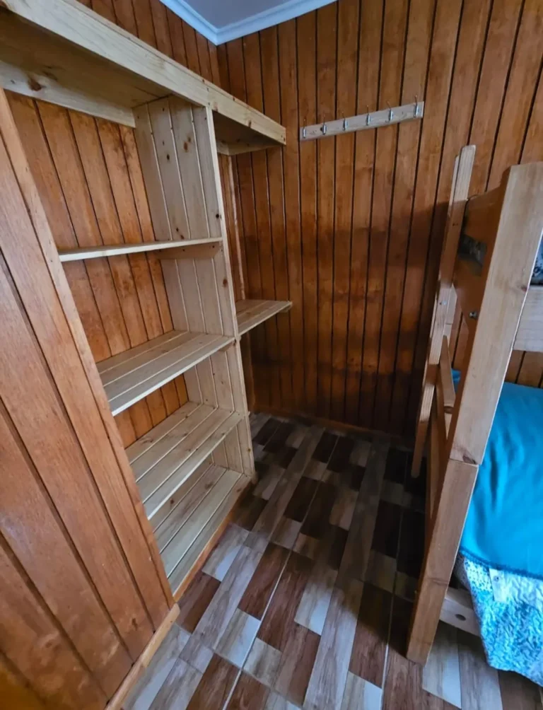 Clóset del dormitorio, cabaña 2 para 6 personas – Spaciomar, cabañas en El Tabo