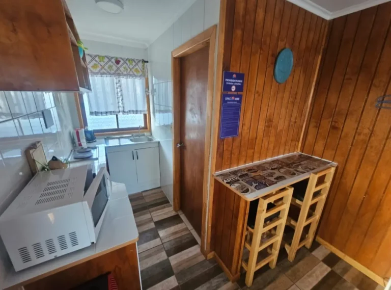 Cocina y comedor, cabaña 4 para 2 personas – Spaciomar, cabañas en El Tabo