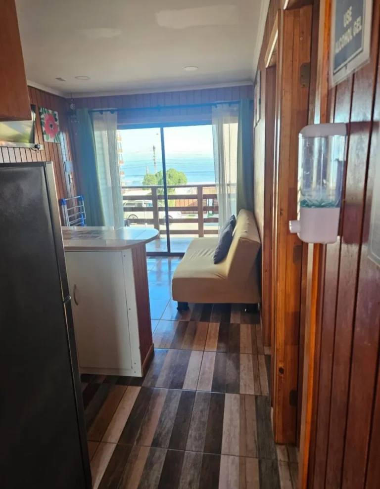 Living y cocina, cabaña 5 para 4 personas – Spaciomar, cabañas en El Tabo