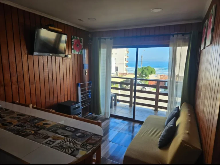 Living y comedor con vista al mar, cabaña 5 para 4 personas – Spaciomar, cabañas en El Tabo